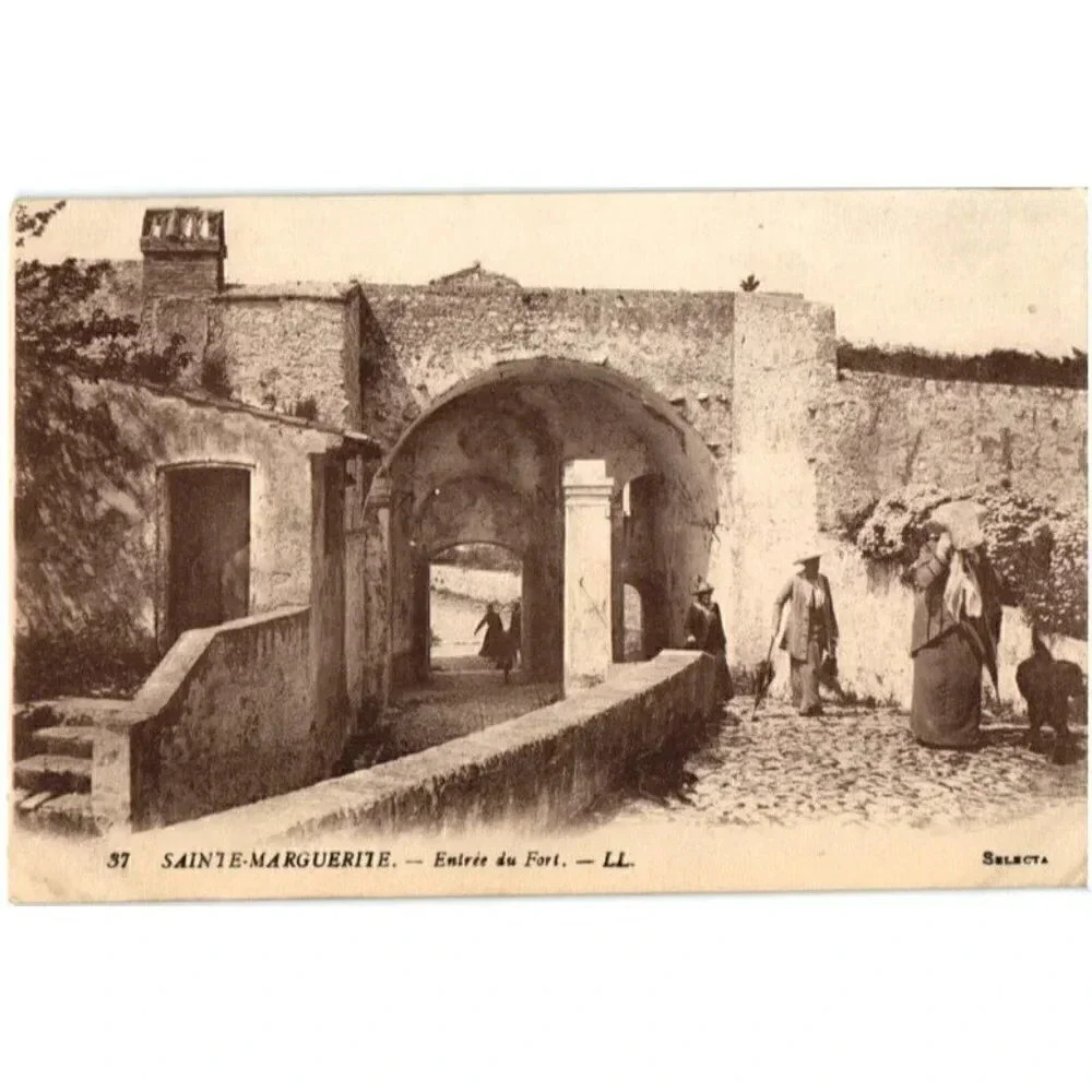 No. 37 SAINTE-MARGUERITE. - Entrée du Fort. - LL.- Cannes, France Postcard
